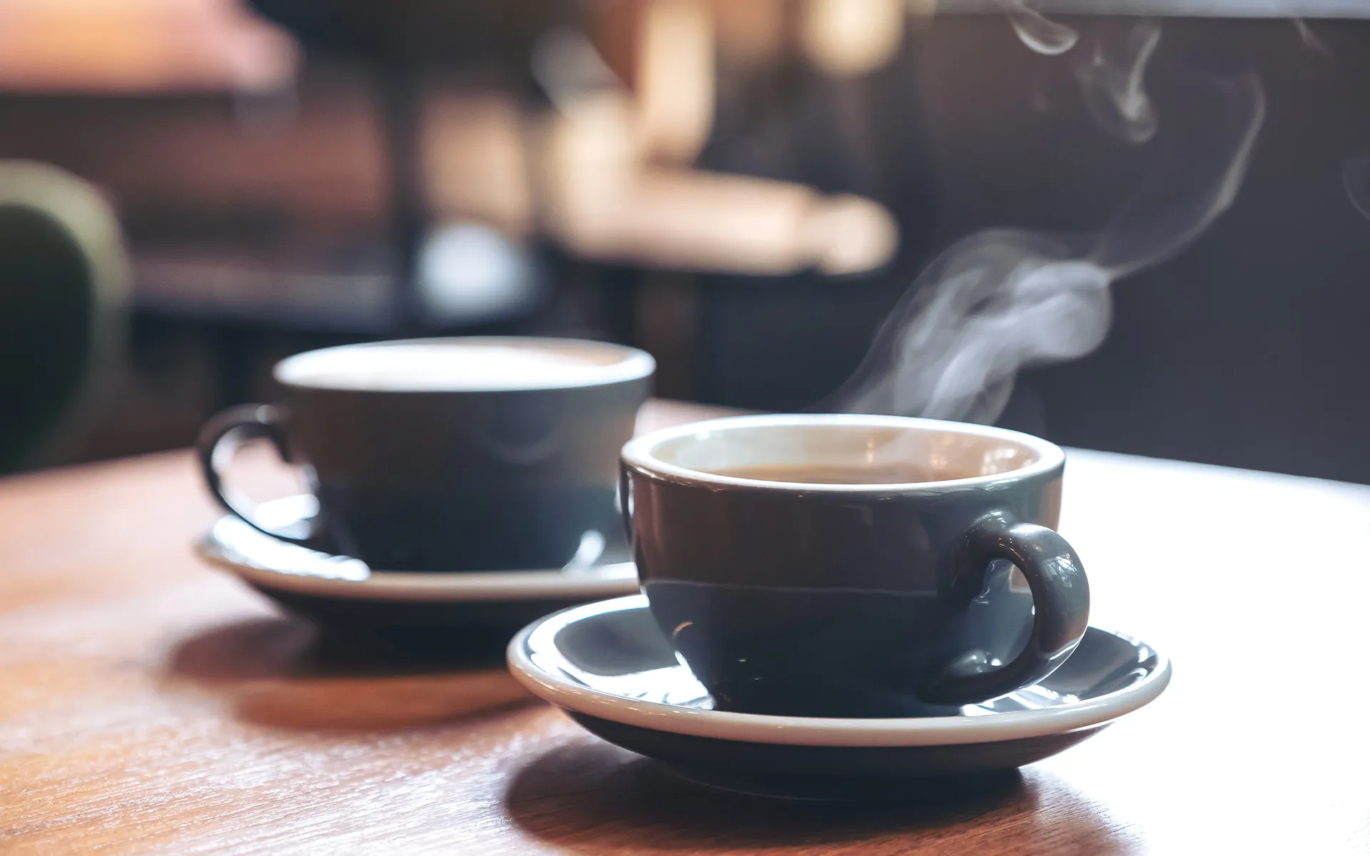 コーヒーが香る心地よい空間でゆったりとしたひと時を過ごす